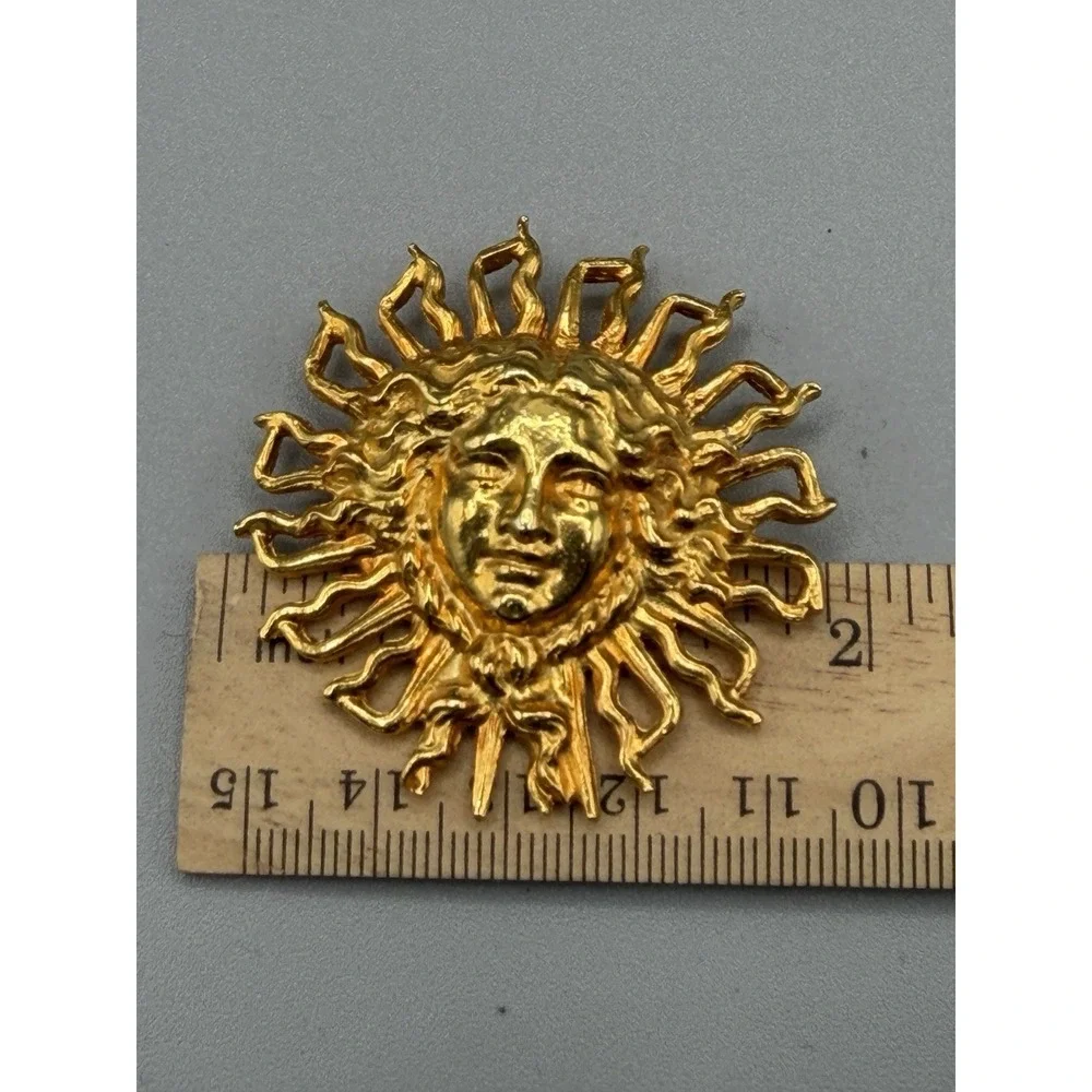 Vintage Gold Tone Sun Face Brooch Celestial Sunburst Pin #1015